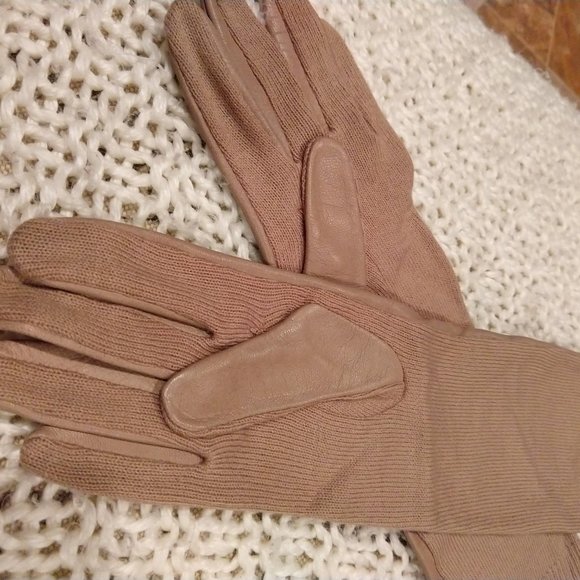 Ann Taylor Gloves - Picture 3 of 5